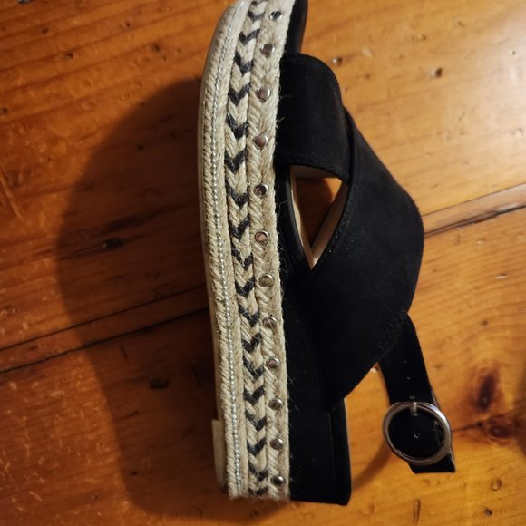 A. New. Day platform shoes - Picture 2 of 4